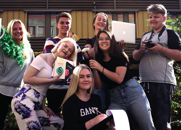Dessutom bidrar våra intresseområden till att du läser kurser tillsammans med elever från olika program och inriktningar vilket gör att du lär känna elever från alla skolans program.