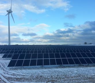 SVERIGES HITTILLS STÖRSTA SOLCELLSPARK EXEMPEL LANTBRUK Simrishamn 442 kw 440 000 kwh Drifttagen december 2012 Varberg 2016 2,7 MW Västerås 2013 1,1