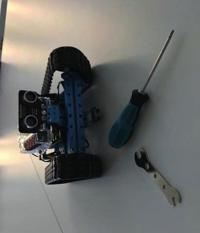 Workshop Beskrivning Våra workshoppar kommer att köras med en mbot Ranger. Varje grupp kommer att arbeta med en robot för att lösa ett antal uppdrag. Robotarna kopplas, via USB till en laptop.