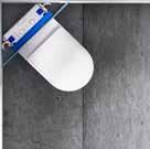 Det smala måttet gör att fixturen passar i väggar med regelavstånd c-c 450 mm. Fyra väggfästen ingår i leveransen så att du slipper borrhål i golvet det är där de flesta vattenskador uppstår.