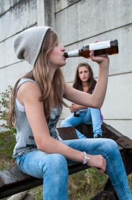 Vi vet också att alkohol ökar känsligheten för östrogen i bröstvävnaden hos kvinnor vilket då ger ökad risk för utveckling av cancer.