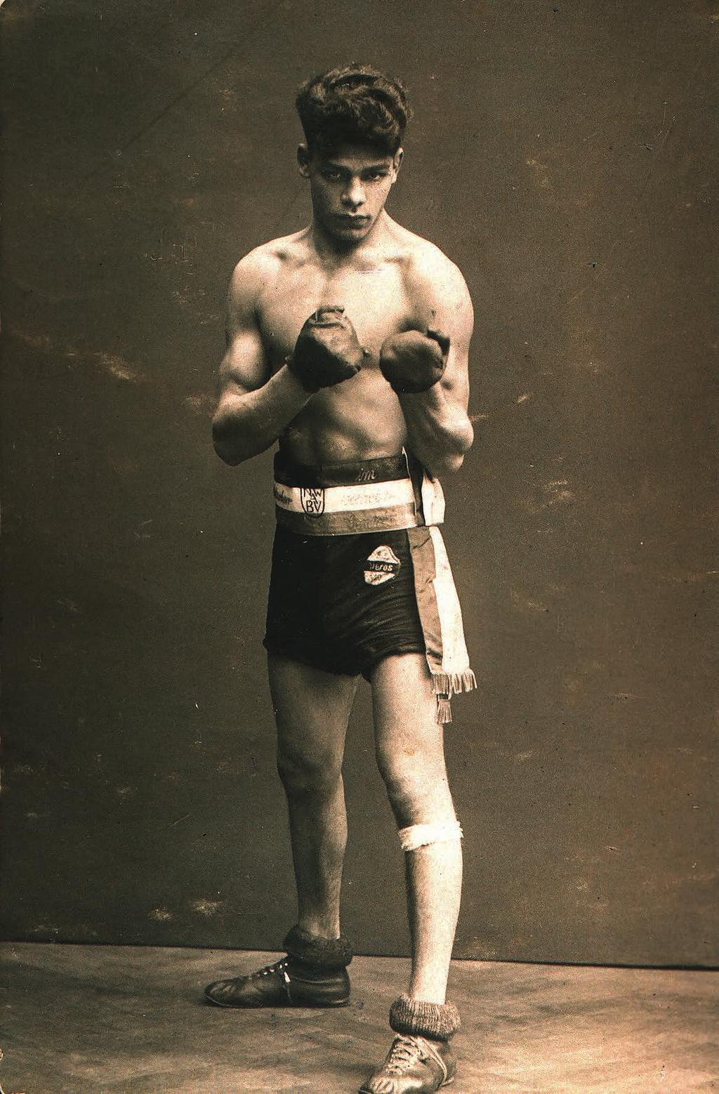 Den 9 juni 1933 boxades Johann Gipsy Trollmann om den tyska mästartiteln och utklassade motståndaren.