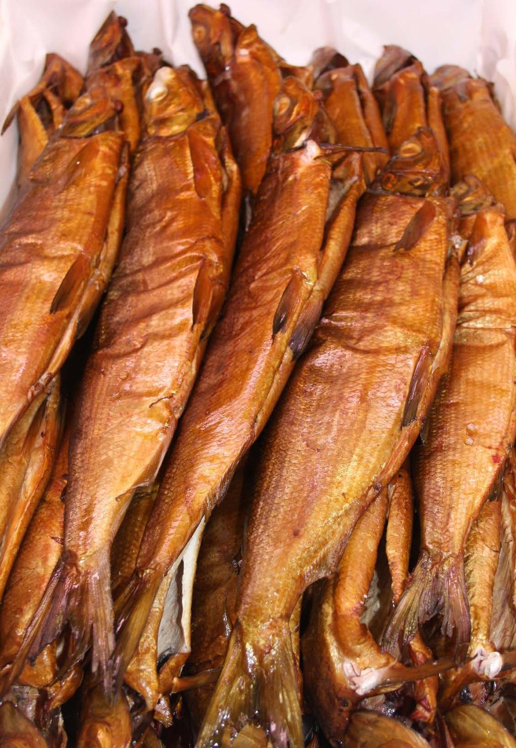betydligt större. Verksamheter som arbetar direkt med fisken är fiskpartihandel, fiskförädlingen och minuthandeln med fisk. Utöver detta arbetar även fisketurismföretagare direkt med fisken.