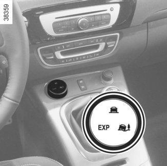 REGLERINGSSYSTEM OCH ASSISTANS VID KÖRNING (4/5) Väggreppskontroll Väggreppskontrollen (i förekommande fall) underlättar en kontroll av bilen på vägar med minskat väggrepp (lös mark osv.). Läget Lös mark Vrid knappen 2: varningslampan tänds tillsammans med ett meddelande på instrumentpanelen Non grip road mode on.