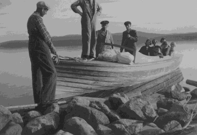 Familjen hade en motorbåt som byggts av Napoleon Holmström i Hammarviken i Hållnäs omkring 1937 och transporterats till Siljan.