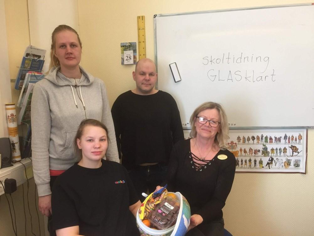 Jag heter Pacific Ndondo och är 21 år. Jag kom till Sverige för 8 månader sedan och jag bor i Köping. I mitt hemland utbildade jag mig som möbelsnickare och jag startade min egen lilla snickerifirma.