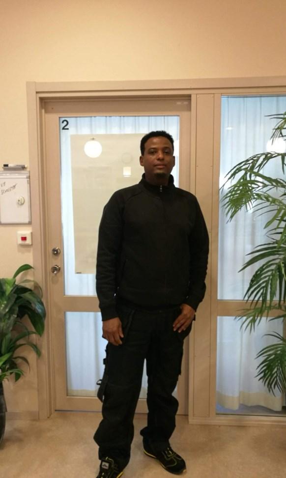 PRESENTATION AV DEN NYA VAKTMÄSTAREN Köping Kompetens center har en ny vaktmästare som heter Ali Mohamed och han började under veckan 10. Han kommer från Somalia.
