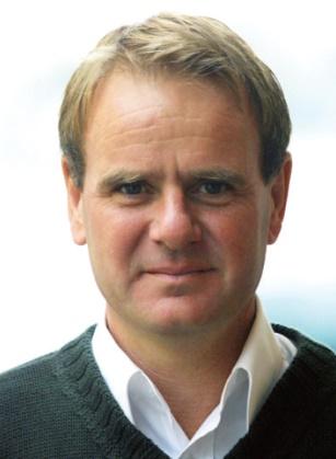 Pelle Kotschack Född den 26 september 1953. Studenten 1972, samhällsvetenskaplig linje. Militärtjänst, furir vid kustartilleriet. En termin på Davies s School of English i London.