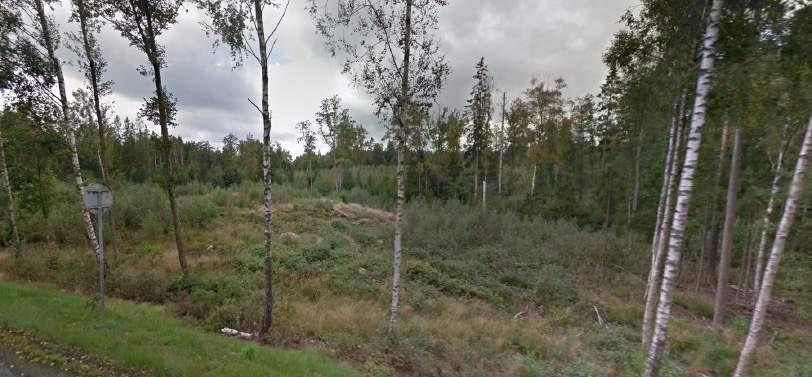 Område D är beläget med direkt tillgång till riksväg 23, huvudsakligen söder om Glimåkravägen vilket omfattar fastigheten Marklunda 34:1.