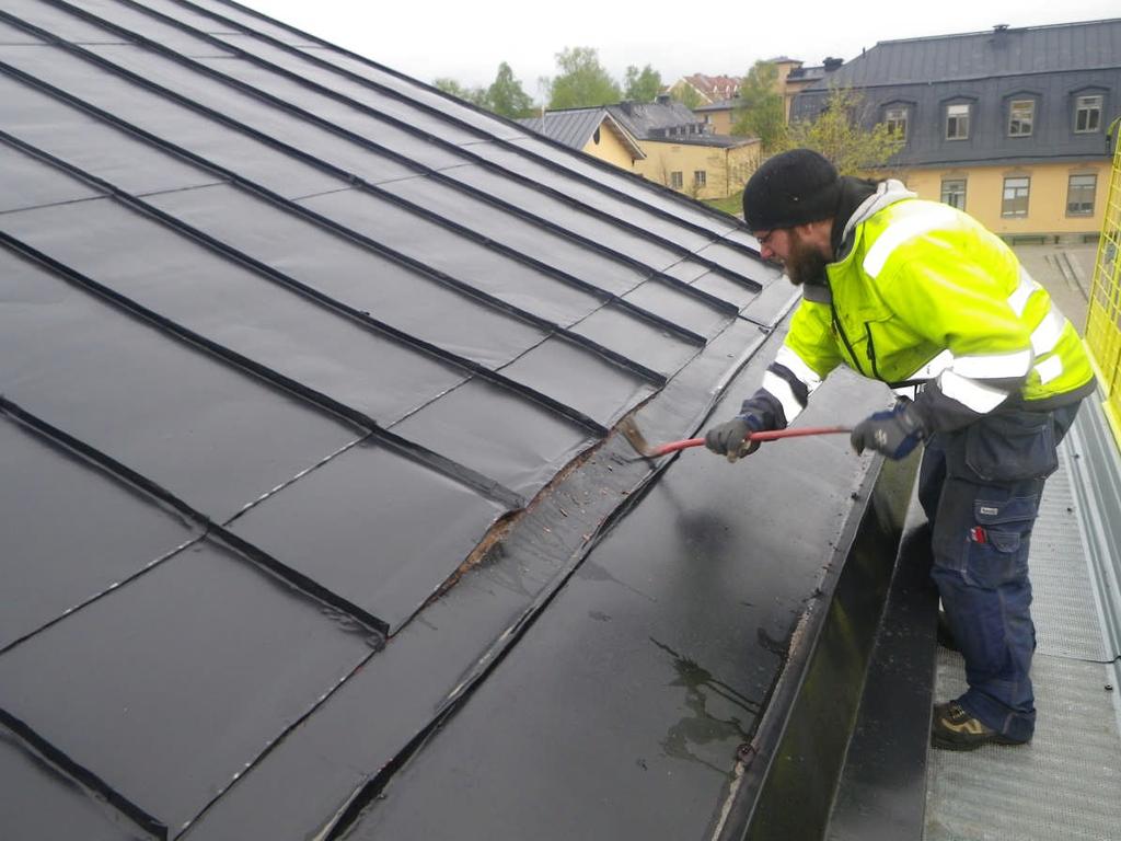 Rivning av plåt Enligt uppgift från Rogers plåtslageri så revs plåten i 15 meters sektioner.