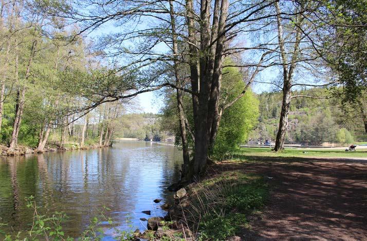 Fullersta gård ligger numera integrerad i det gradvis framvuxna Huddinge centrum med terränganpassad villabebyggelse från