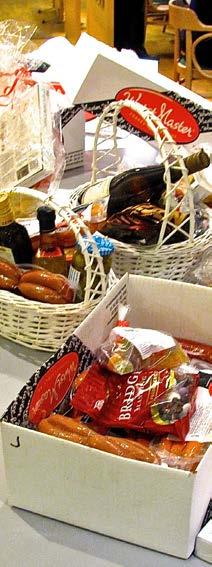 Under maten startar så dragningen i det stora medlemslotteriet med vinster i form av (bl.a.) julkorvar och andra klassiska charkuterier från WurstMaster. Varmt välkomna till årets julfest!