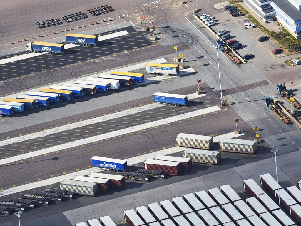 38 TULLVERKETS ÅRSREDOVISNING 2016 Foto: Göteborgs hamn Kontroller Definition Med kontroll avses tullkontroll enligt tullkodexen och kontroller som Tullverket har rätt att utföra enligt nationell lag.