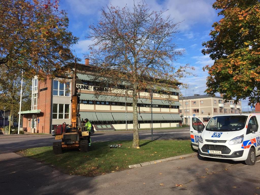RAPPORT Handläggare Tel 010-505 32 76 Datum 2017-12-19 Projekt-ID 742569 Mobil +46730840248 E-post erik.otto@afconsult.com Översiktlig miljöteknisk markundersökning på del av Östra Torget (f.d. Gulf), Sunne kommun Beställare: Sunne kommun Kvarngatan 6 686 80 Sunne ÅF-Infrastructure AB, Grafiska vägen 2, 412 63 Göteborg Telefon +46 10 505 00 00, Säte i Stockholm, www.