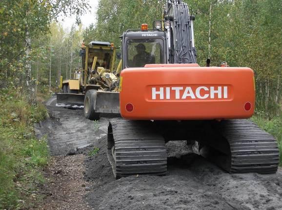 cm av vägmaterialet. Det bestämdes därför att köra dit grusmaterial från en bergtäckt från Holmen Skog.