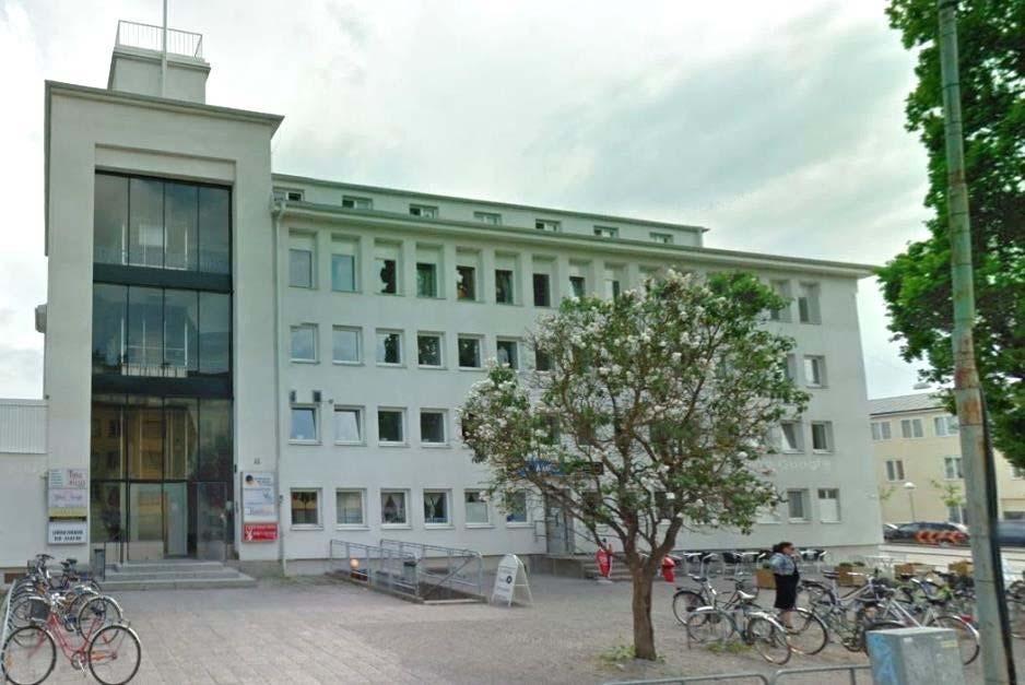 Den huskropp som vetter mot Väderkvarnsgatan och som ingår i planområdet Den huskropp som vetter mot Väderkvarnsgatan är idag tre våningar hög och var tidigare en lagervåning i ett plan.