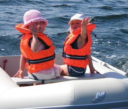 ATLANTICA SÄKERHETSGUIDE 23 Tänk på vår miljö! För att vår skärgård ska förbli lika vacker i framtiden måste vi tänka på att alla kemikalier och sopor hanteras på ett korrekt sätt.