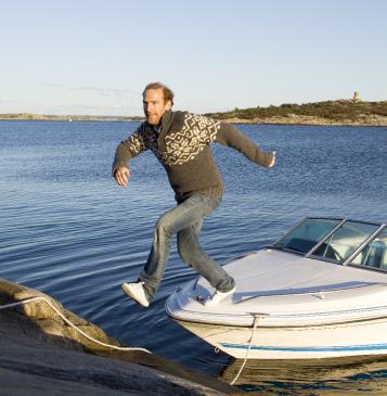 4 ATLANTICA SÄKERHETSGUIDE När båten ligger i sjön Det här avsnittet handlar om väjningsregler, sjövett och tilltron till GPS.