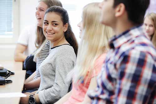 EKONOMI Ansökningskod: EKEKO Ekonomi Utbildningen ger till vidare studier på högskola och universitet.