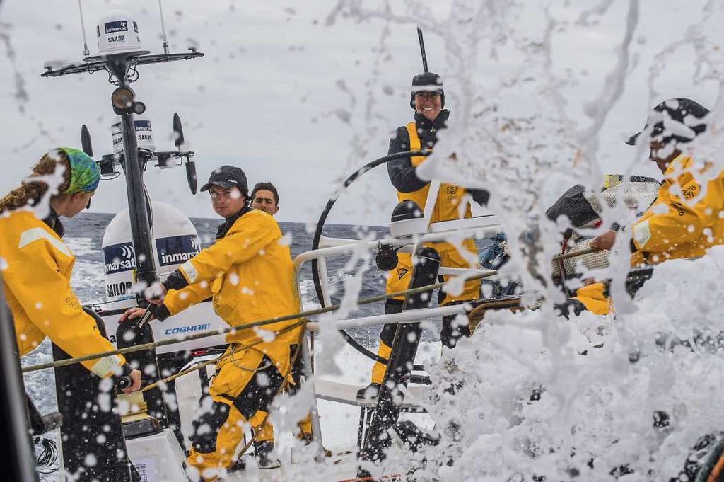 Volvo Ocean Race Läsebok Kapitel 1 Girl power! Foto: Jen Edney/Volvo Ocean Race Sedan den första starten 1973 har över 100 kvinnor tävlat i Whitbread och Volvo Ocean Race!