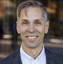 På så sätt försöker vi dra nytta av att vi är en stor koncern där våra bolag kan vara starka på olika områden. Ulf Östermark, chef för forskning och utveckling och ekologisk hållbarhet, moderbolaget.