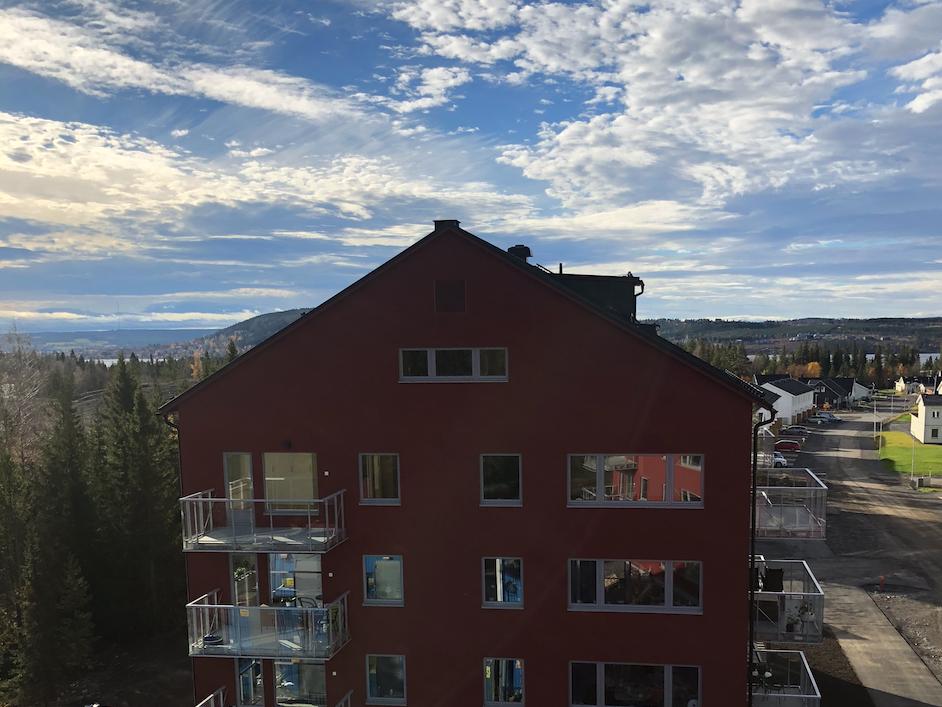 Brf Kristallerna, inflyttning hösten 2018 OM BYGGA BOSTÄDER Bygga Bostäder utvecklar, säljer och producerar prisvärda bostadsrätter av god kvalitet i standardiserade radhus och flerbostadshus.