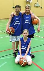 Falu baskets befintliga matchlinnen saknar logotyp och har ingen specificerad blå färg, se figur 2.