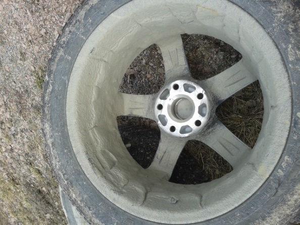 som cement i däcken "Våren är här som ett tecken på att allt, även du och jag,