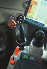 Allt du behöver för att styra väljs på ett intuitivt sätt. Det går lätt att komma åt mer avancerade funktioner. Det tar inte lång tid att lära sig använda en T7 traktor.