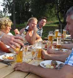 Dag 1 Vi kommer till Bollnäs där vi besöker Mobackes Trädgårdscenter. Här kan vi få en guidad visning om trädgårdens ätliga växter. Möjlighet till lunch med stor salladsbuffé i Lilla k s Trädgårdskök.
