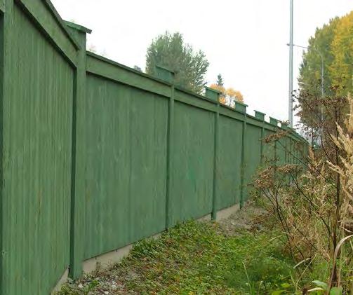 skyddet tas på sidan mot järnvägen. Mot bebyggelsen ska omsorg visas för att möjliggöra en trevlig bostadsmiljö.