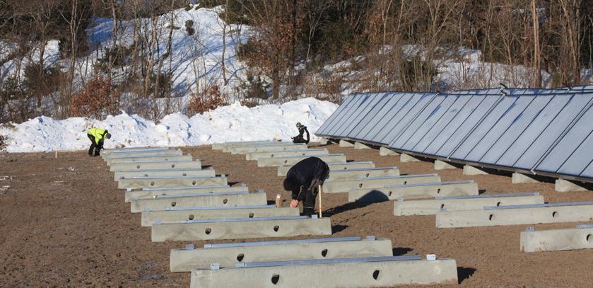 SOLFÅNGARE ELLÖS FJÄRRVÄRME Effecta monterade år 2010 ett 1000 m² stort solsystem i Ellös.