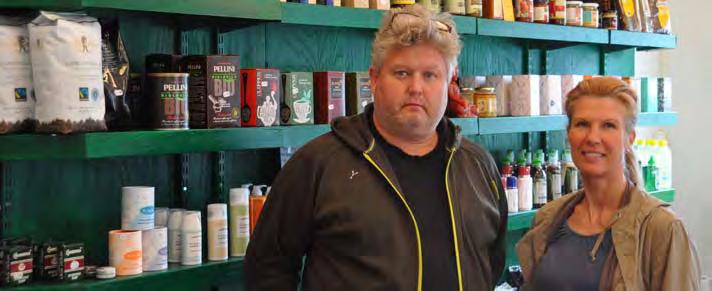 Ekologisk affär mitt i Huddinge Ett genuint intresse för ekologisk, kravmärkt mat gjorde att Helena och Pehr startade affären Ecobay i Fullersta.