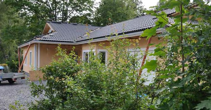 Att riva...och bygga nytt Huset till vänster på bilden bygdes på 1920-talet och var under många år en kvartersbutik med bostad för en familj. Huset är nu rivet och ett nytt är under uppförande.