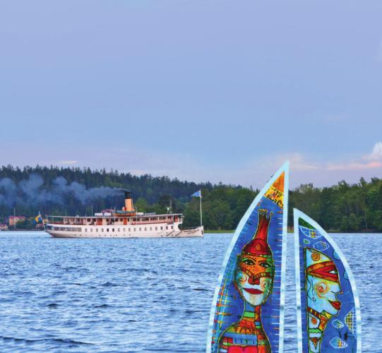 I Vaxholm har många konstnärer och verk hittat hem MANY ARTISTS AND WORKS HAVE FOUND THEIR HOME IN VAXHOLM Through the years, artists and authors have found their inspiration in Vaxholm.