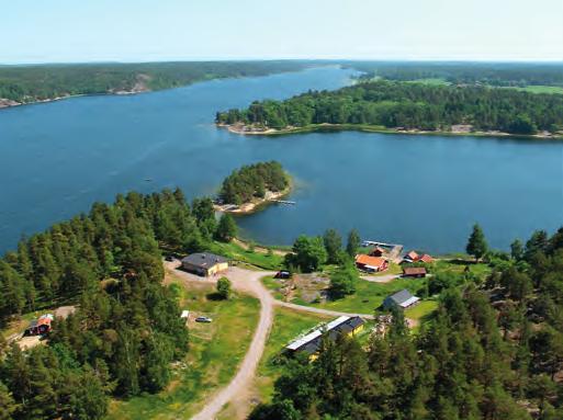 estår av 1 rum & kök, nyligen tillbyggt utrymme för framtida dusch/wc. Altan under tak.