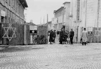 De sex förintelselägren var: Chelmno, Belzec, Sobibor, Treblinka, Majdanek och Auschwitz-Birkenau.