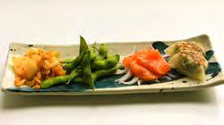 ! deep fried vegetables in tempura butter, with tempura sauce I alla ovanstående menyer ingår förrätt, sushi valfritt 4 bitar, huvudrätt och ris, miso soppa, valfri efterrätt och kaffe eller te All