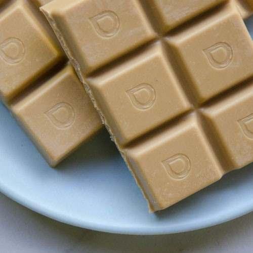 CARAMEL 'WHOLEFOOD' RAW CHOKLAD SORTIMENT Caramel Chocolate (80g x 11st och 30g x 16st) Gjord av certifierad single origin ekologiskt, rättvisemärkt kakaosmör (35%) i Peru.