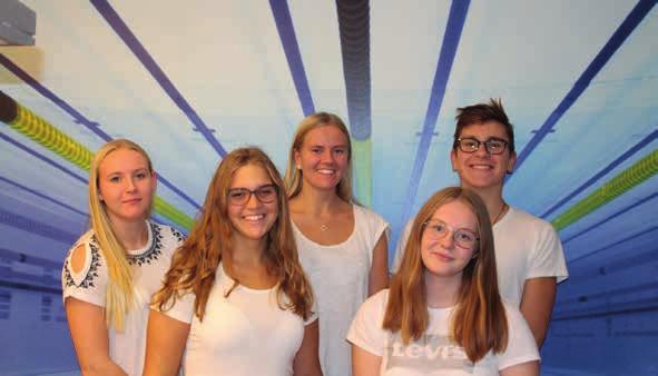 UNGDOMSSTYRELSEN SIMLINJEN I Karlskoga Simförening har vi en ungdomsstyrelse som består av 7 medlemmar där alla är mellan 16 och 20 år som också är eller har varit tävlingssimmare.