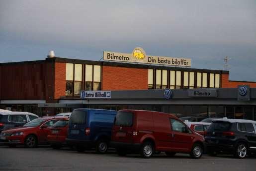 Med takskylt avses skylt som finns på en byggnads tak eller ovanför byggnadens taklist.