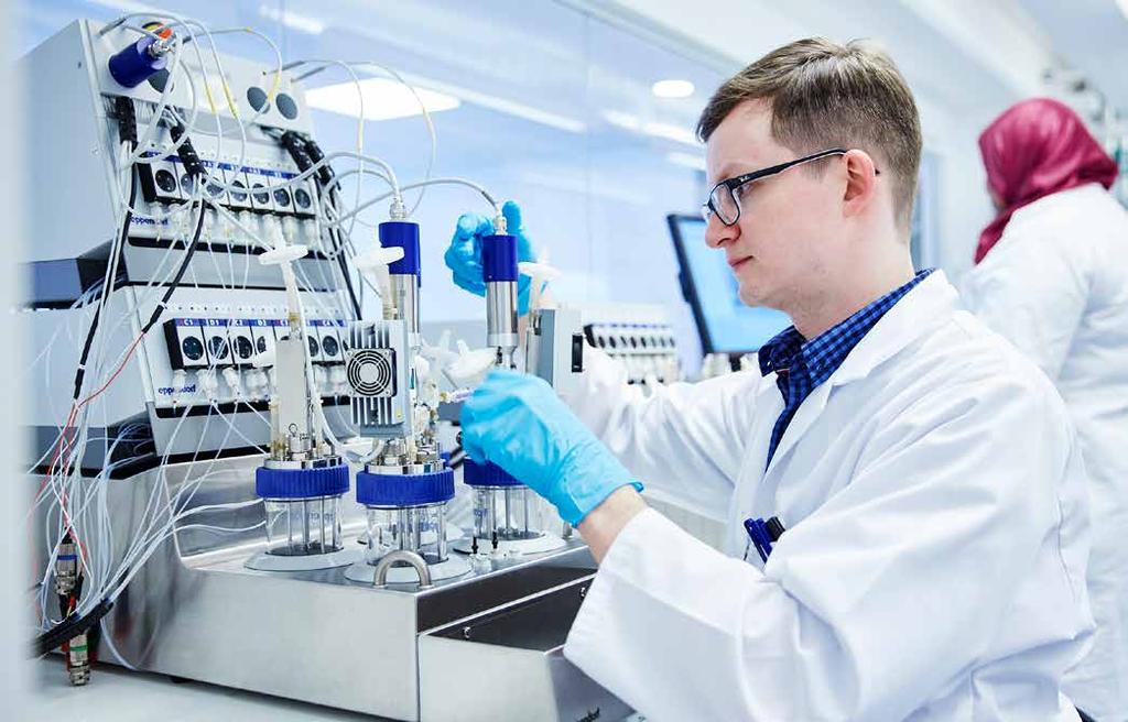 OM XBRANE Om Xbrane Xbrane Biopharma är ett bioteknikbolag som utvecklar och tillverkar biosimilarer och långtidsverkande injicerbara läkemedel.