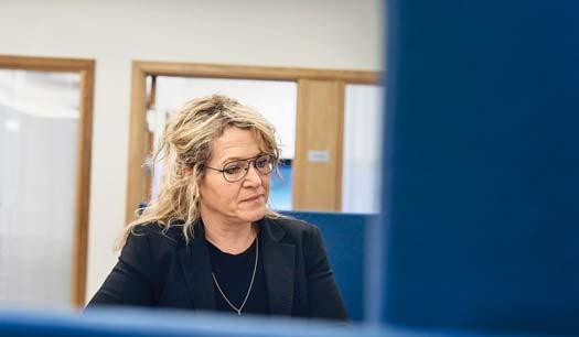 BANKENS INDIREKTA PÅVERKAN Bankens indirekta påverkan En banks största möjlighet att påverka och bidra till hållbar utveckling är genom affärsverksamheten, såväl genom den utlåning som sker till
