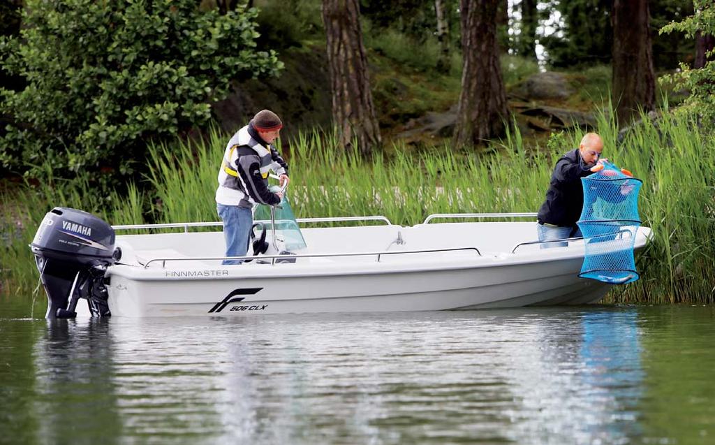 Vare sig du behöver en liten förbindelsebåt eller en pålitlig fi skekompis, Finnmaster 49 CC är en smidig liten båt för dina behov.