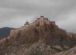 Lhasa ligger på ca 3600 meter över havet och var den lägsta höjd vi var på i Tibet. Detta medförde så småningom att några personer i ressällskapet blev beroende av lite syrgas då och då.