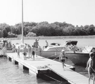 Klubbholmen inför sommaren Sedan vi fick vårt arrendekontrakt på Möskär förra året så har det hänt en hel del på vår klubbholme.