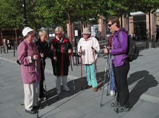 Säsongsstart på Hälsans stig i Sollentuna Måndagen den 2 september startade säsongen i Sollentuna med gemensamma vandringar på Hälsans stig.