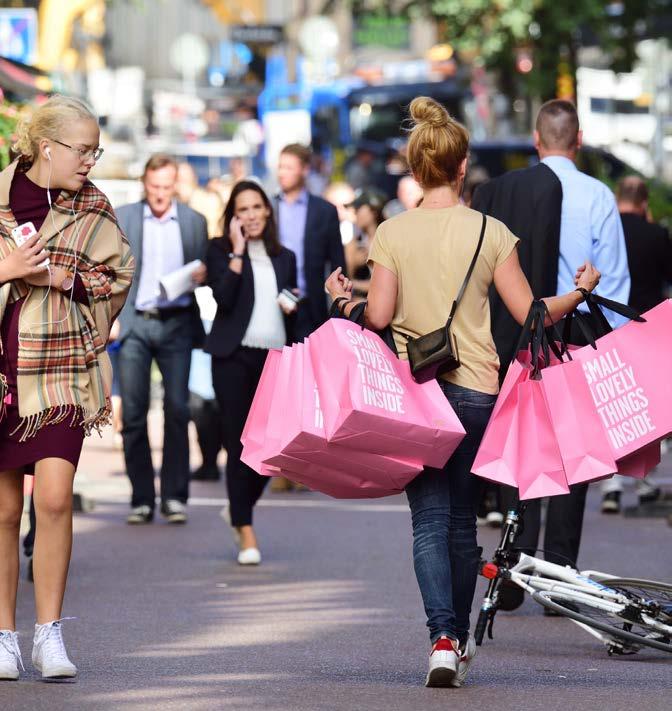 6,4 5,2 Göteborgs kommun 3,8 2,7 1,3 5,2 4,1 Malmö kommun 3,2 2,1 1,7 5,0 3,9 Riket 3,8 2,7 0,9 4,8 3,6 Hushållens totala disponibla inkomster i Stockholms stad växte enligt SCB realt med i