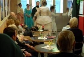 barockmusik, visning av och prova på historiska danser, tidstypisk mat att köpa m.