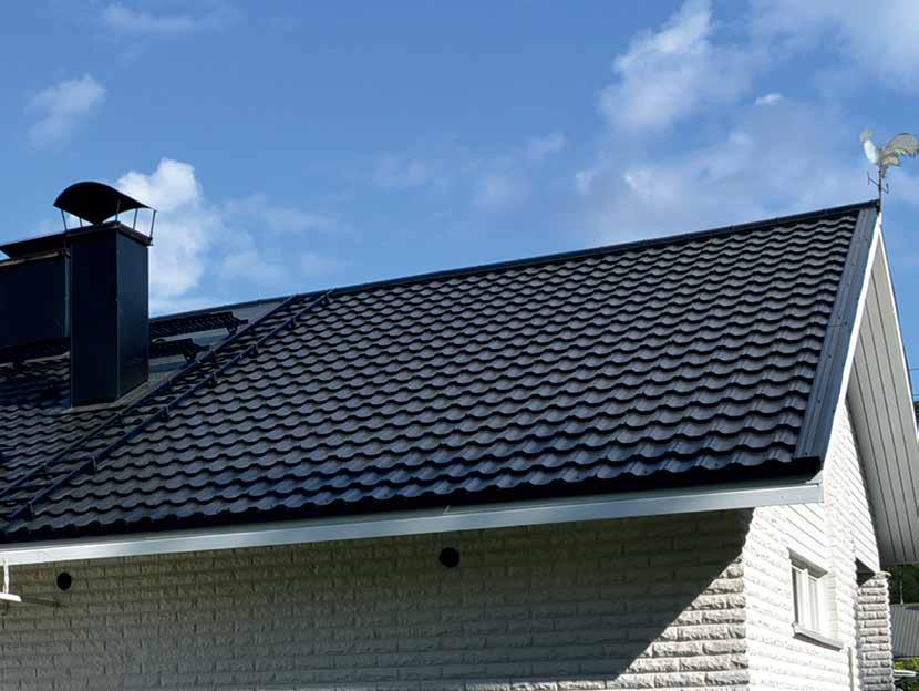 Takplåten har en invikt framkant vilket ger